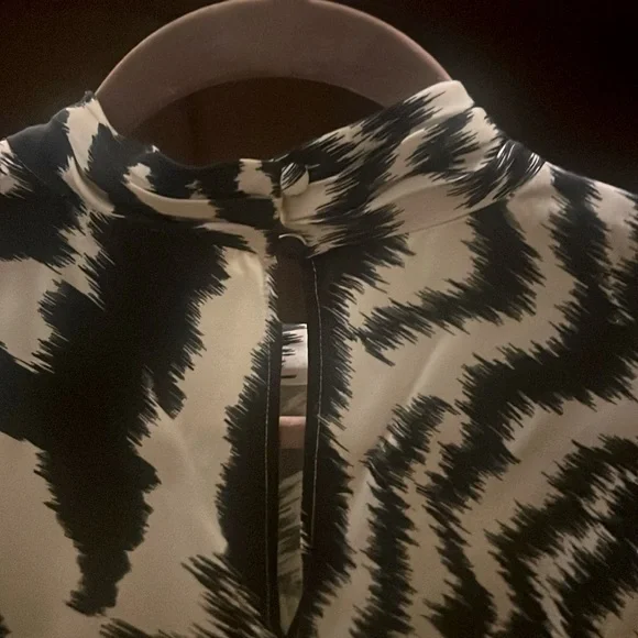 Ted Baker navy and white blouse. Size 2 (M/L) - Picture 3 of 3